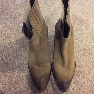 Matisse Meyer Suede Pointed Toe Booties Size 9