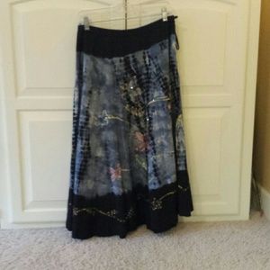 Like ne2, Floral skirt by Forbidden