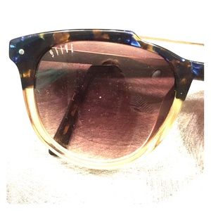 9FIVE Brand New sunglasses with case 😎