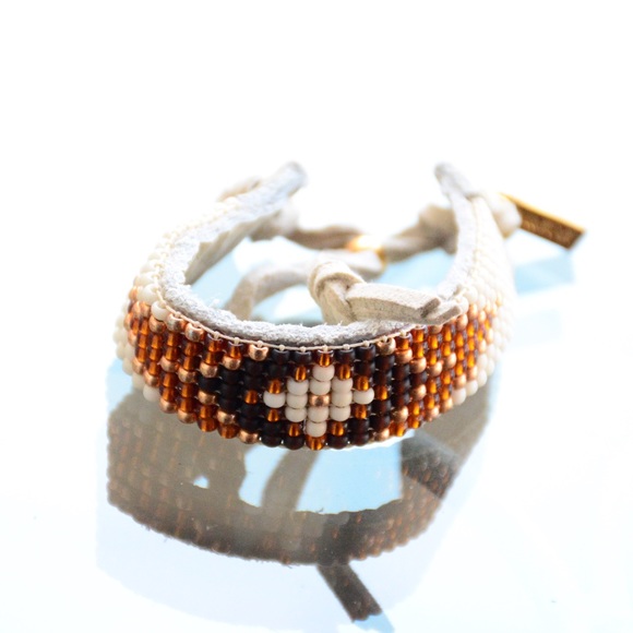 Rhomboid native design bracelet on leather (cr/gl) - Picture 1 of 1