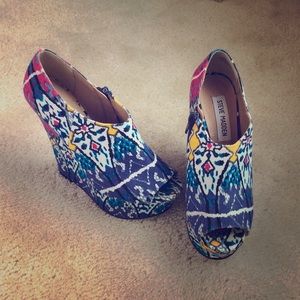 NEW Steve Madden Colorful Peeptoe Wedges