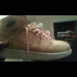 Meet your Posher, Desi