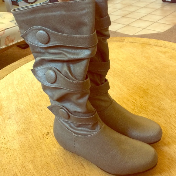 Never worn grey boots