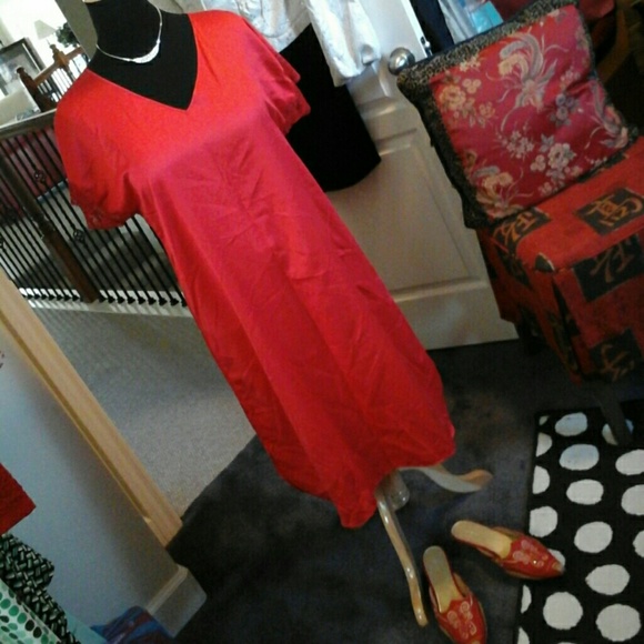 Style file in a satin deep red gown!💋