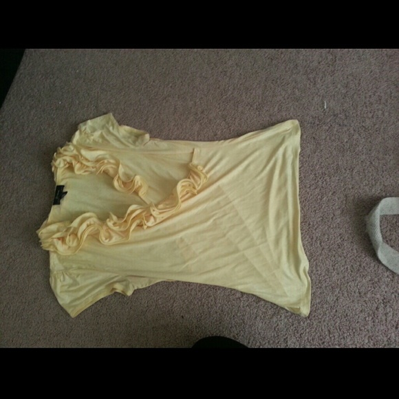 ❎Yellow Ruffle Shirt - Picture 2 of 4