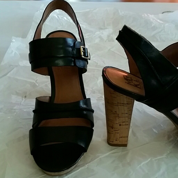 Black strappy heels - Picture 2 of 4