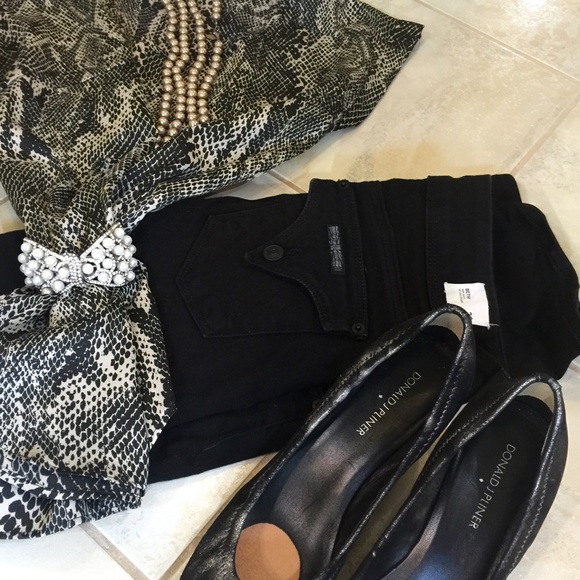 New Hudson Jeans! Never Worn. Black Baby Beth boot