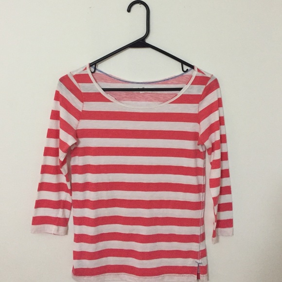 Aeropostale baseball tee.
