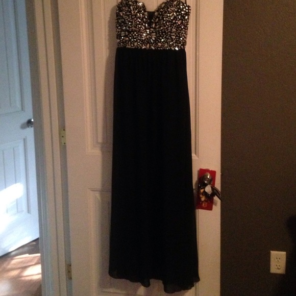 ‼️🚨Prom dress FLASH SALE🚨 12 hours @ this price!