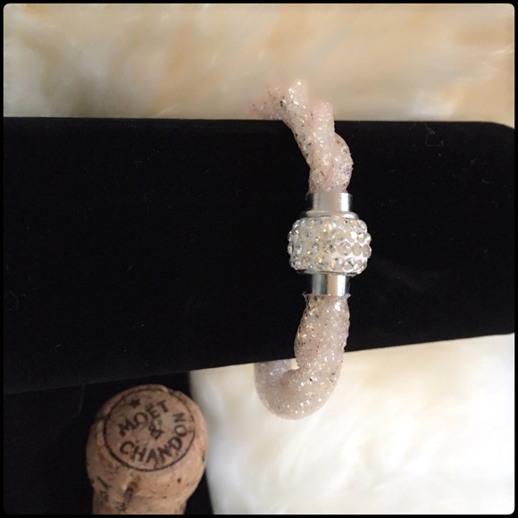 Creamy Star Dust Bracelet - Picture 2 of 5