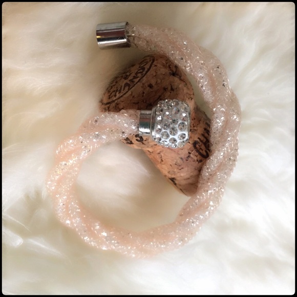 Creamy Star Dust Bracelet - Picture 3 of 5