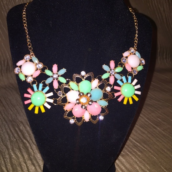 Chunky floral rhinestone necklace