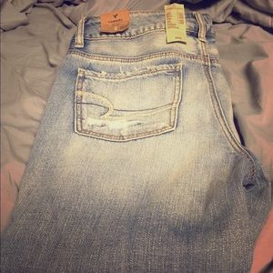 NWT American Eagle boyfriend jeans!