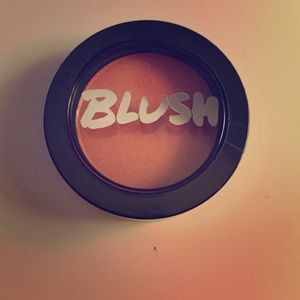 Model co blush