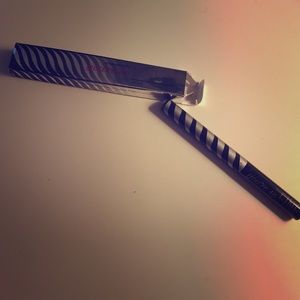 Elizabeth Mott eyeliner