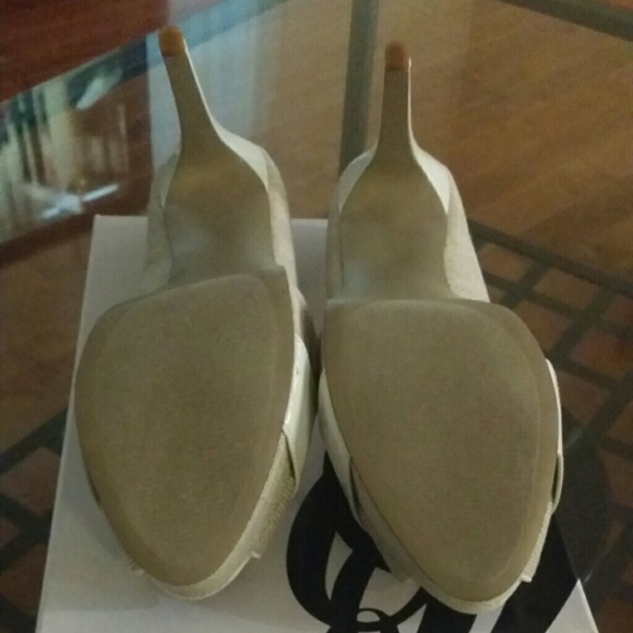 Heels - Picture 4 of 4