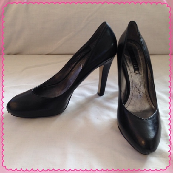NINE WEST PLATFORM PUMPS