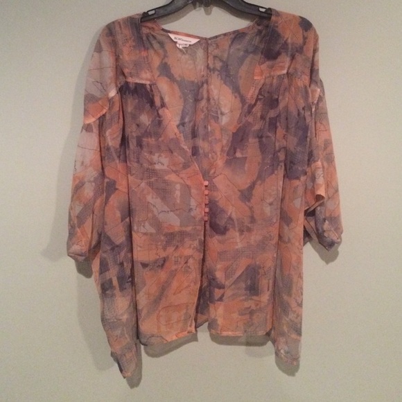 EVERYTHING MUST GO SALE🌺BCBG shirt