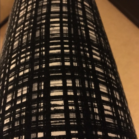 🔹🔸BUNDLED!🔸🔹Plaid Cropped Slacks - Picture 3 of 3