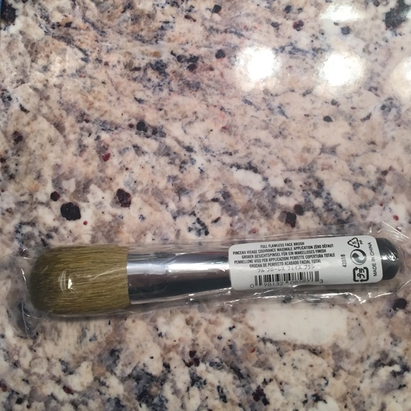 Bare Minerals Full Flawless Face Brush