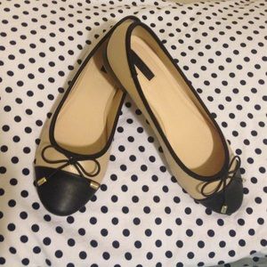 Black and beige bow flats