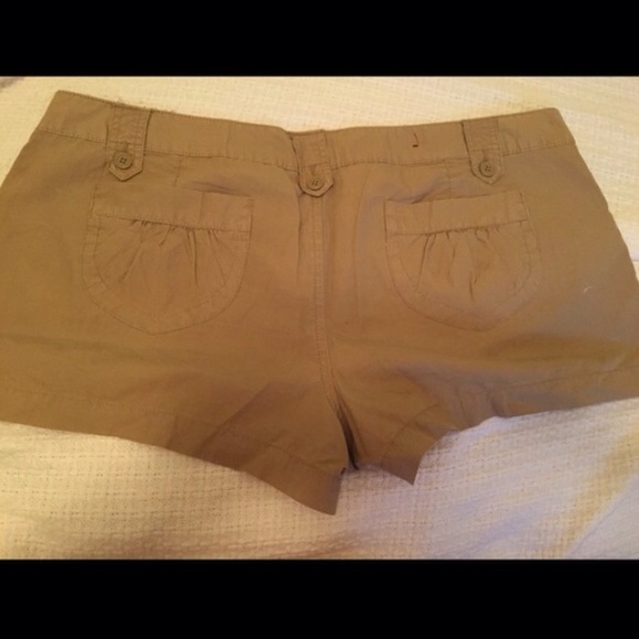 Kaki shorts