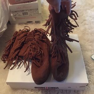 Minnetonka moccasin 3-layer fringe boot