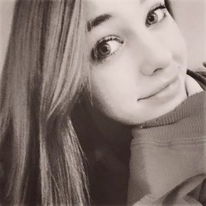 Meet your Posher, Corinne