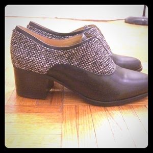 Isaac Mizrahi Black Tweed Pumps unworn