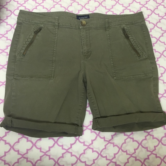 American Eagle Bermuda Shorts