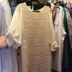 Beautiful dress! Only worn once after my wedding!