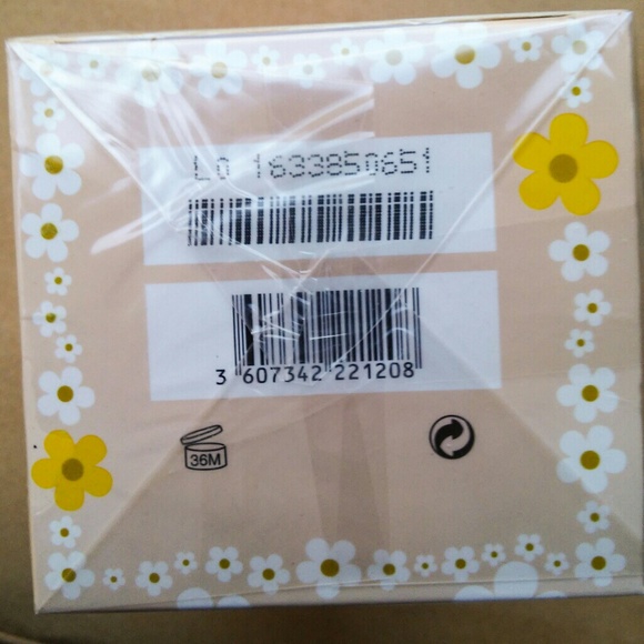 Marc Jacobs Other - authentic marc Jacobs Daisy 4.25 FL OZ Sealed Marc Jacobs Other - authentic marc Jacobs Daisy 4.25 FL OZ Sealed