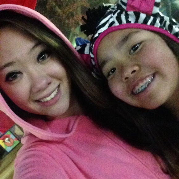 Meet your Posher/Trader, Monica - Picture 2 of 4