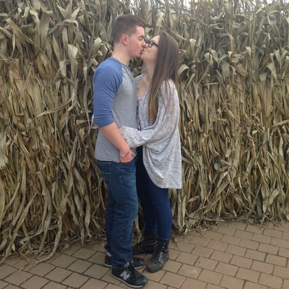 Meet your Posher/Trader, Monica - Picture 3 of 4