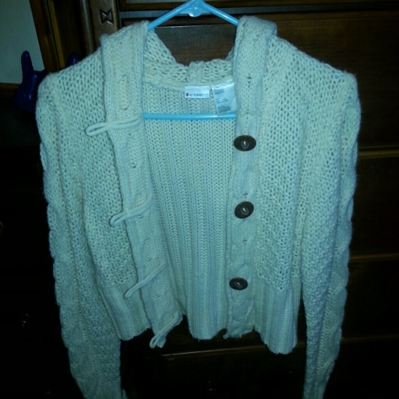 Cream colored open cardigan in excellent condition