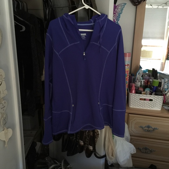 Stretchy blue long sleeve shirt with hood