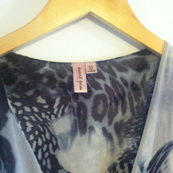 ❌SOLD❌Anthropologie top w/asymmetrical hem - Picture 2 of 4