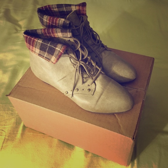 BC women's wedge booties