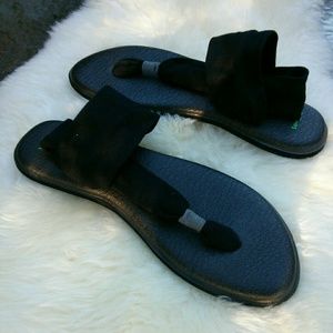 FLIP FLOPS - NEWSanuk Yoga Sling - Black - Size 11