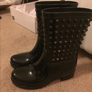 Stud Black Rainboots