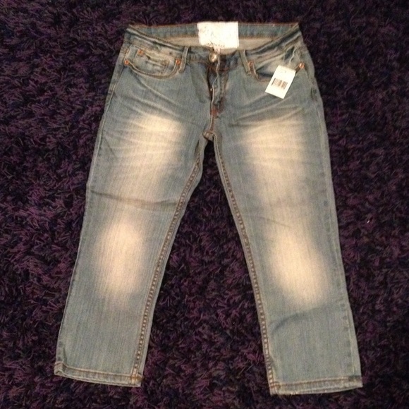 Dollhouse Capri jeans