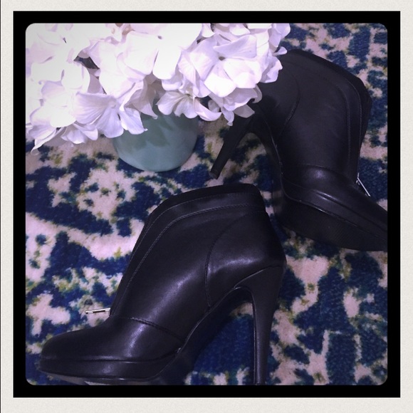 Nine West Black Leather Booties