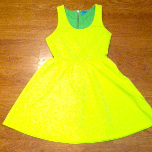 Neon yellow dress sz med ladies 6/8....
