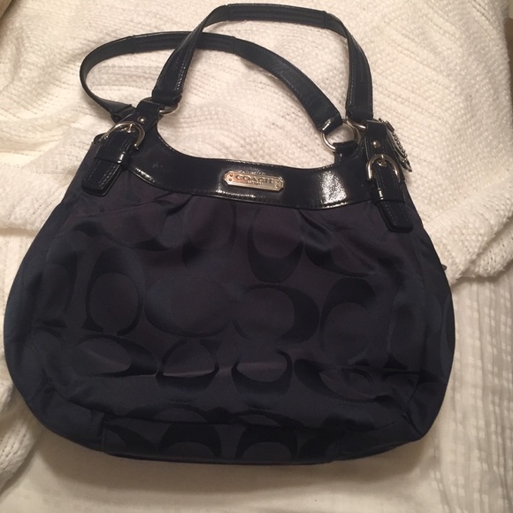 COACH MEDIUM SIZED AUTHENTIC PURSE - Picture 1 of 4