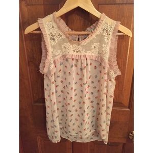 Light,sheer tank top with lace & flower detailing.