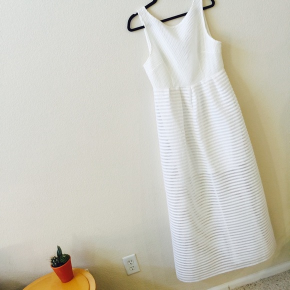 🔱SOLD🔱Anthropologie Livnah Gown - Picture 2 of 4