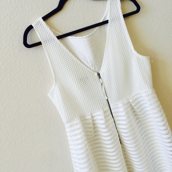 🔱SOLD🔱Anthropologie Livnah Gown - Picture 4 of 4