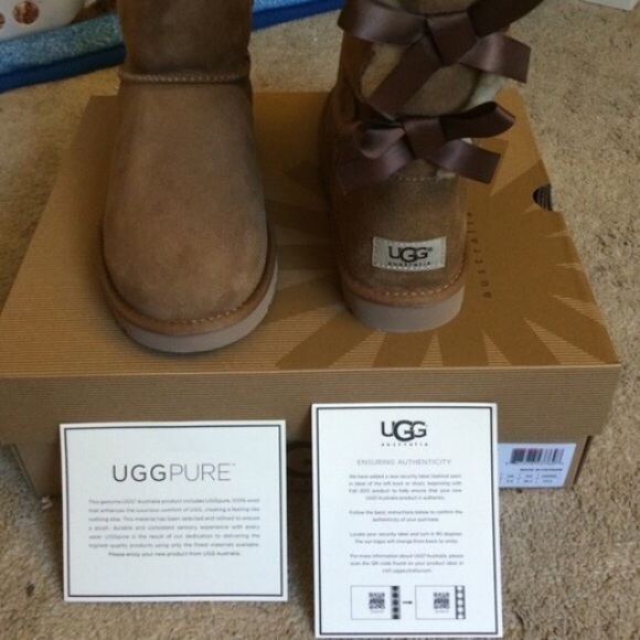 Chestnut Bailey Bow Uggs - Picture 2 of 4