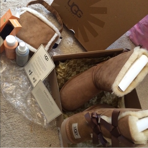 Chestnut Bailey Bow Uggs - Picture 4 of 4