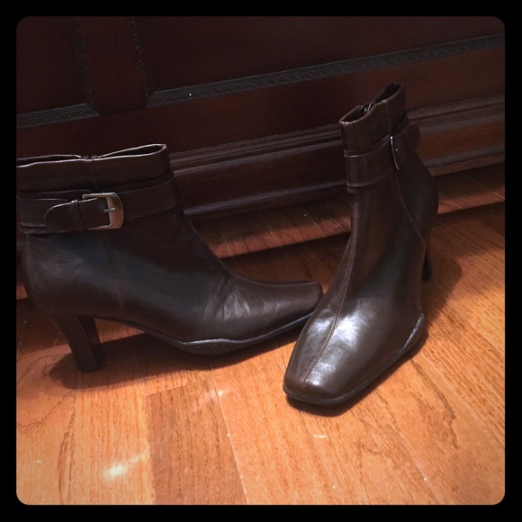 A2 by Aerosoles brown ankle boot size 8 1/2